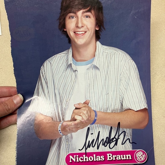 Nicholas Braun Autograph - Picture 2 of 3